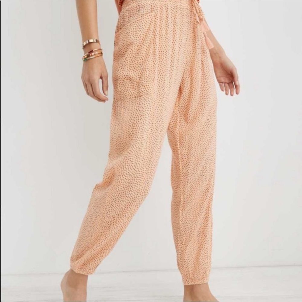 Aerie peach high waisted balloon pants with brown dots and pockets SZ large
